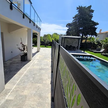 Etoile Du Berger Aygulf: Seaside With Private Gardens And Heated Pool Apartment Saint Aygulf