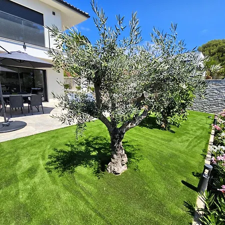 Etoile Du Berger 3 Et 4 Jardin Individuel Et Piscine Chauffee En Saison - La Et Les Plages 450 M * Saint Aygulf