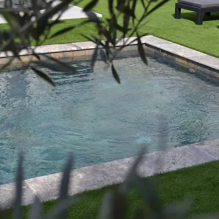 Etoile Du Berger Aygulf: Seaside With Private Gardens And Heated Pool