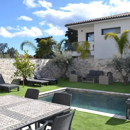 Etoile Du Berger Aygulf: Seaside With Private Gardens And Heated Pool Apartment