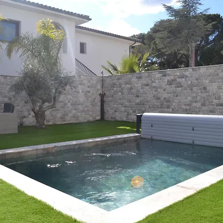 Etoile Du Berger Aygulf: Seaside With Private Gardens And Heated Pool