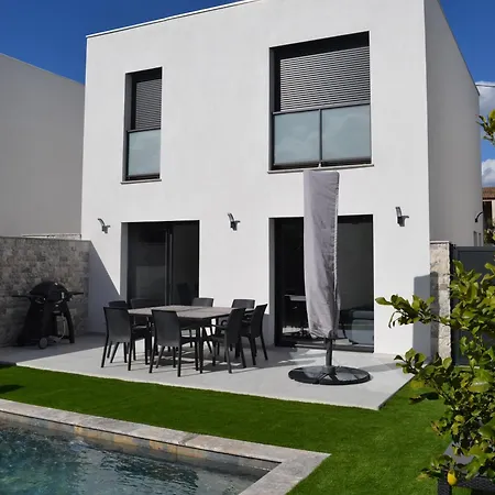 Apartment Etoile Du Berger Aygulf: Seaside With Private Gardens And Heated Pool