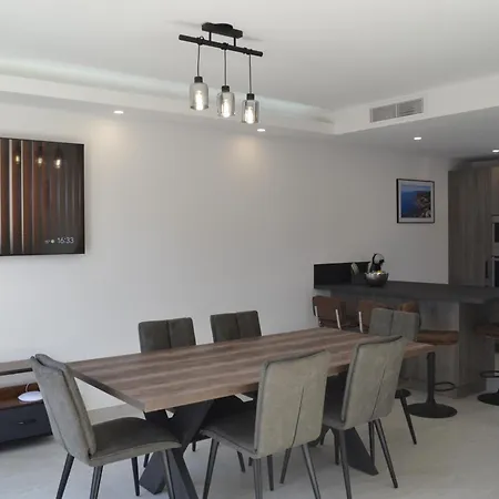 Etoile Du Berger Aygulf: Seaside With Private Gardens And Heated Pool