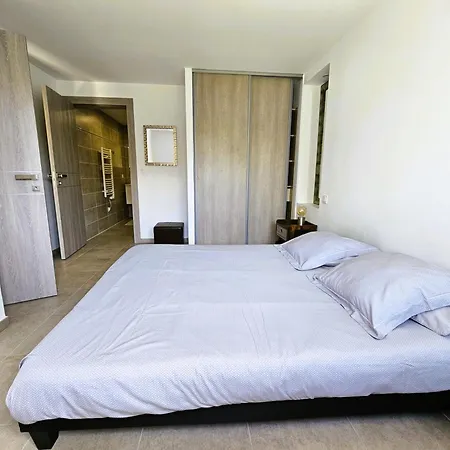 Etoile Du Berger Aygulf: Seaside With Private Gardens And Heated Pool Apartment *