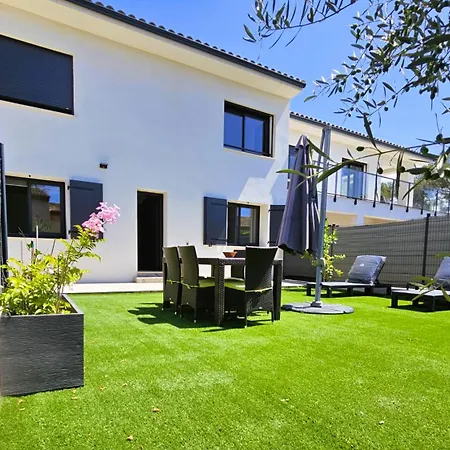 Etoile Du Berger Aygulf: Seaside With Private Gardens And Heated Pool Apartment Saint Aygulf