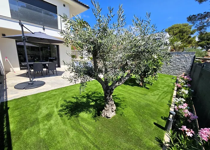 Etoile Du Berger 3 Et 4 Jardin Individuel Et Piscine Chauffee En Saison - La Et Les Plages 450 M * Saint Aygulf