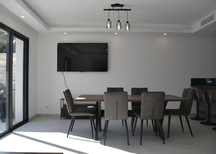 Etoile Du Berger 3 Et 4 Jardin Individuel Et Piscine Chauffee En Saison - La Et Les Plages 450 M * Saint Aygulf